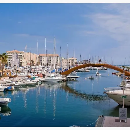 Plage, 30 Metres De La Plage, Wifi, A Pieds ! Frejus
