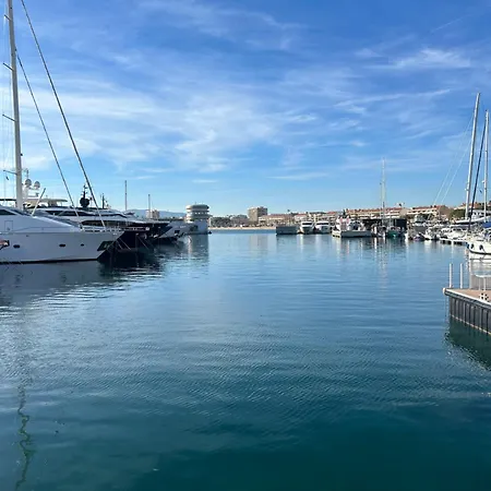 Plage, 30 Metres De La Plage, Wifi, A Pieds ! Apartment Frejus